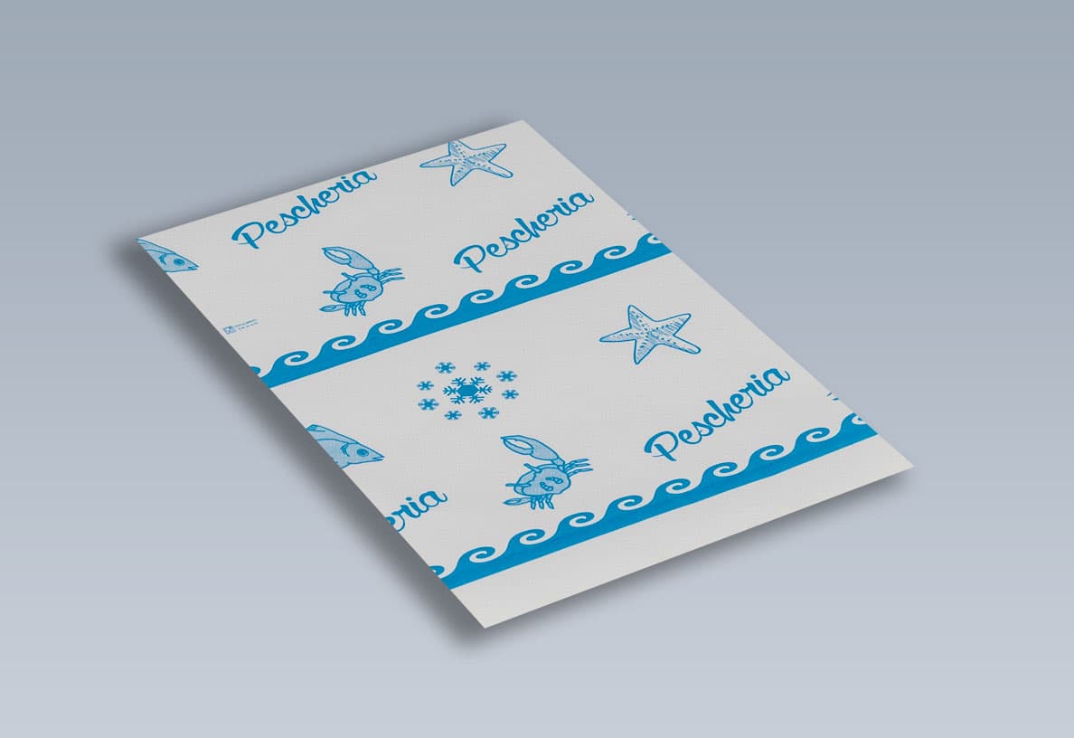 Carta da imballaggio per pescheria con illustrazioni blu di pesci, granchi e stelle marine.